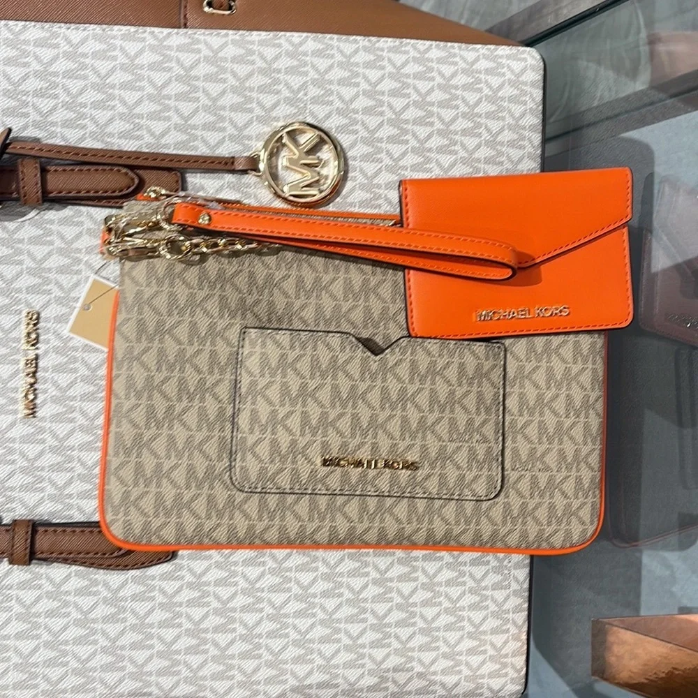MICHAEL KORS JET SET ITEM LG 2 in 1 CARD CASE & WRISTLET Poppy  NWT